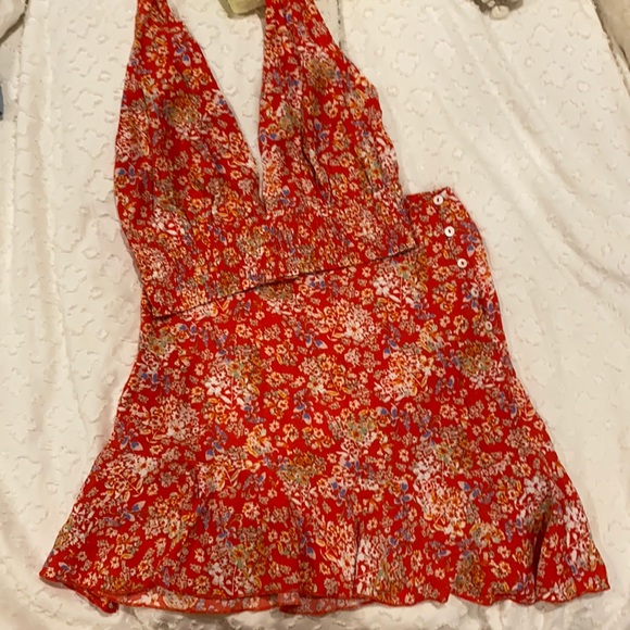 Two piece red halter set - Picture 2 of 4